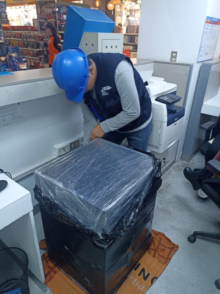Traslado de cajas fuertes blindadas pesadas en Perú