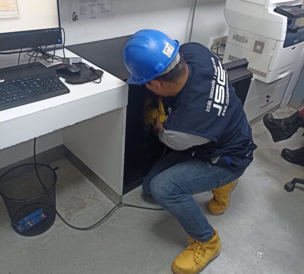 Instalación de cajas fuertes hacia la pared de alta seguridad en LIma